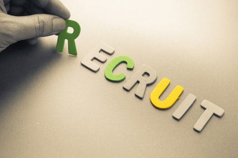 リクルート・Rをとる